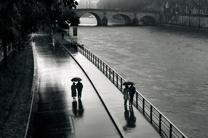 galleries/2015/11/14/love-and-war-through-peter-turnley-s-lens-photos/151113-love-war15_paahkk