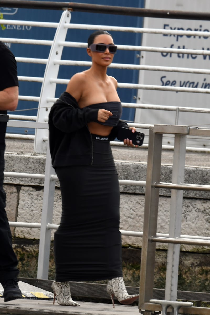 Kim Kardashian arrived in Venice on Thursday—she has become friendly Sánchez and attended her bachelorette party in Paris.