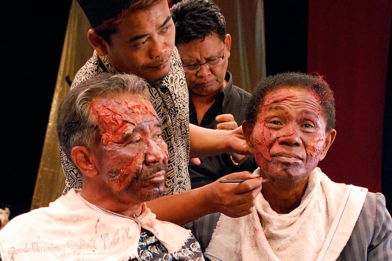 articles/2013/07/28/indonesian-killers-brought-to-justice-50-years-too-late-in-the-act-of-killing/130726-sykes-art-kill-embed_w3dyyc