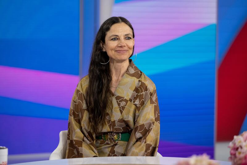 Justine Bateman alleged that the couple’s visit to the evacuation center was a ‘repulsive’ photo op.
