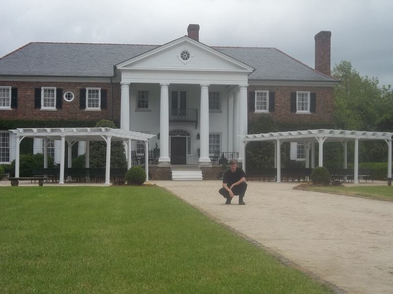 articles/2015/06/20/dylann-roof-visited-slave-plantations-confederate-landmarks-before-massacre/150620-miller-manifesto-timeline-embed4_kdcasx