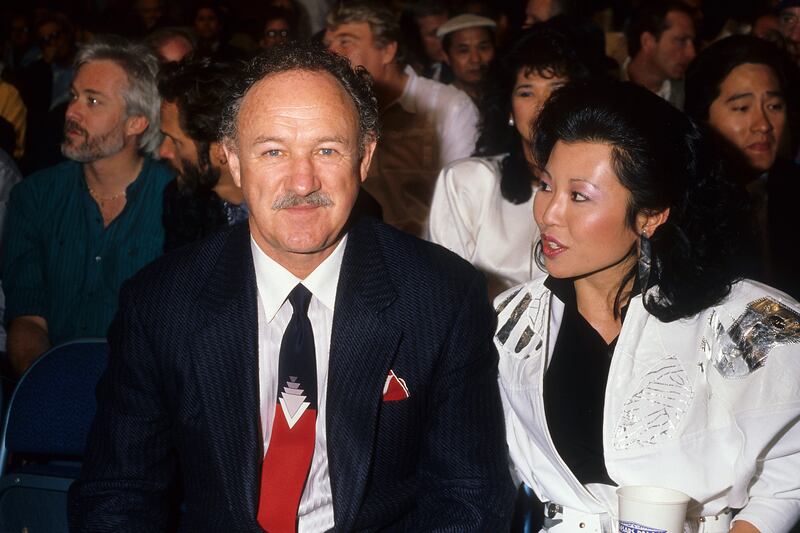 Gene Hackman and wife Betsy Arakawa pose for a portrait in 1986 in Los Angeles, California.