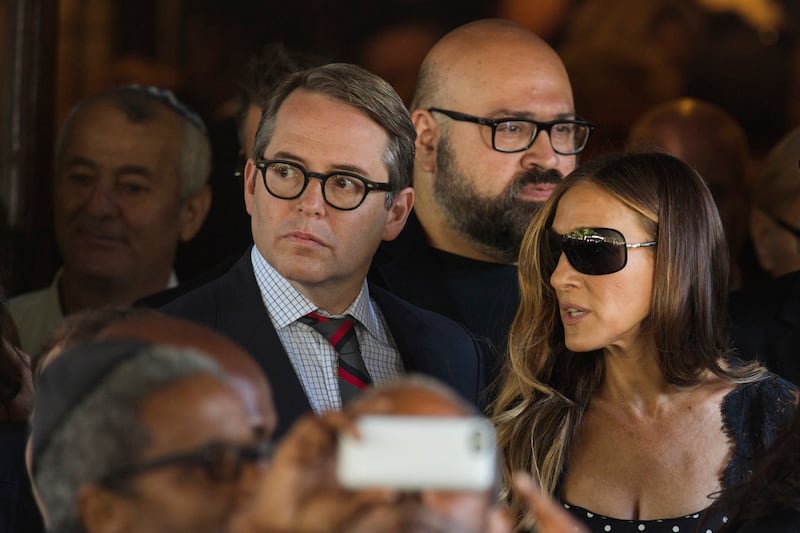 articles/2014/09/08/inside-joan-rivers-funeral-laughs-tears-howard-stern-hugh-jackman-and-new-york-new-york-on-bagpipes/140908-teeman-rivers-embed2_g4zdfy