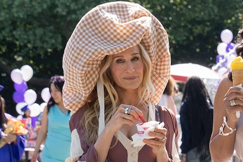 Sara Jessica Parker in gingham puffy hat.
