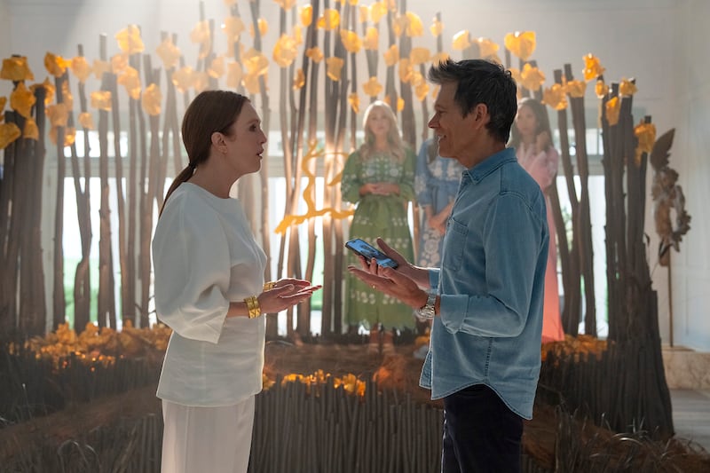 Julianne Moore and Kevin Bacon in Sirens.