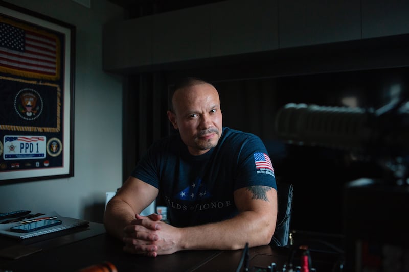 "It's me or her. ... She goes or I go," Dan Bongino said, frustrated with his boss' handling of the Jeffrey Epstein files.
