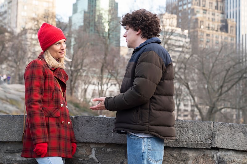 221221-peters-fit-claire-danes-embed_sdlgep