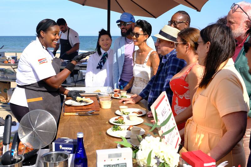 Michelle Wallace presents her food to the judges of Top Chef