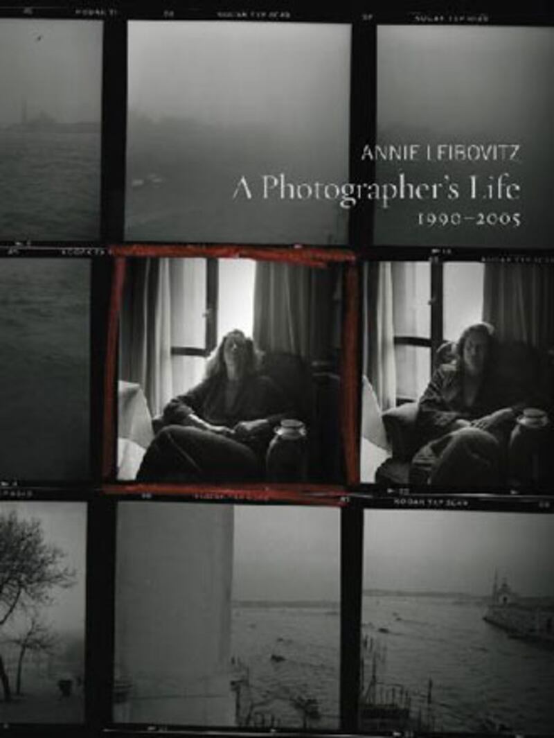galleries/2009/12/17/the-best-art-books-of-2009/art-books---leibovitz_yzrien