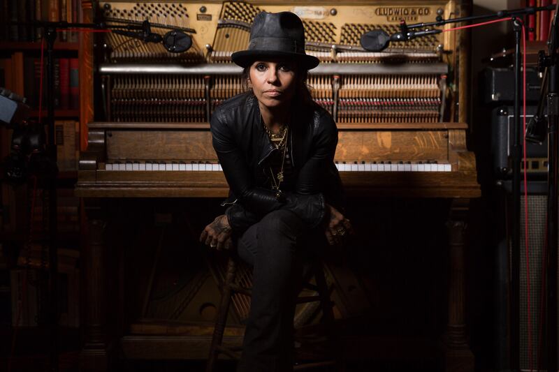 articles/2014/07/16/can-linda-perry-save-music/140715-fallon-perry-tease_o2rnoi