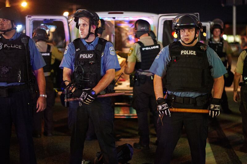 articles/2015/08/11/anger-outweighs-facts-in-ferguson/150811-ferguson-protest2_qfcwmj
