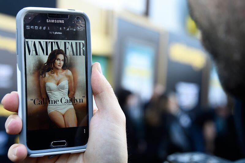 articles/2015/06/09/caitlyn-jenner-is-pissing-off-feminists-and-bigots-good-for-her/150609allen-jenner-tease_vantlh
