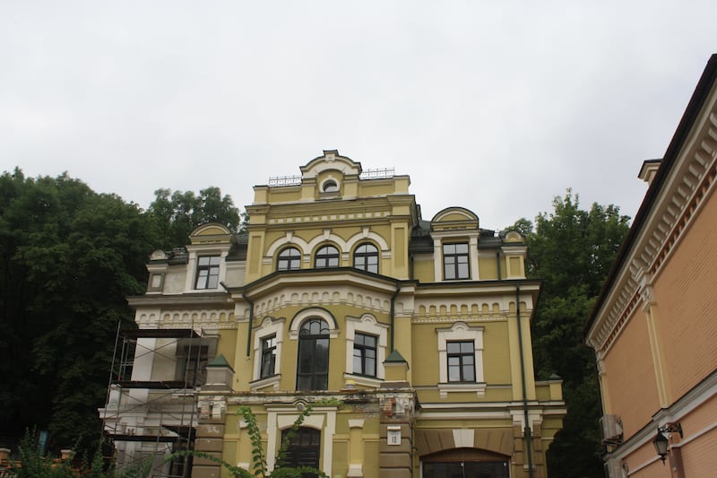 articles/2016/09/04/the-oligarch-ghost-town-of-kiev/160903-O-Connor-Ghost-Town-of-Kiev-embed5_y0t3dd