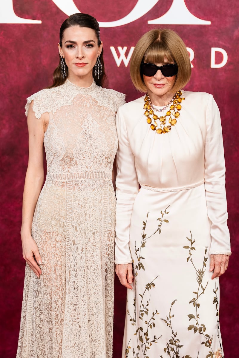 Bee Shaffer (L) and Anna Wintour (R)
