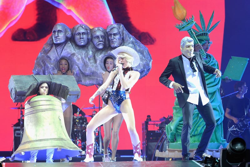 articles/2014/07/06/miley-cyrus-s-nbc-twerk-a-thon-tongues-leotards-and-dwarfs-oh-my/140704-stern-miley-embed_ekgipi