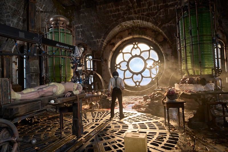 Jacob Elordi as The Creature and Oscar Isaac as Dr. Victor Frankenstein