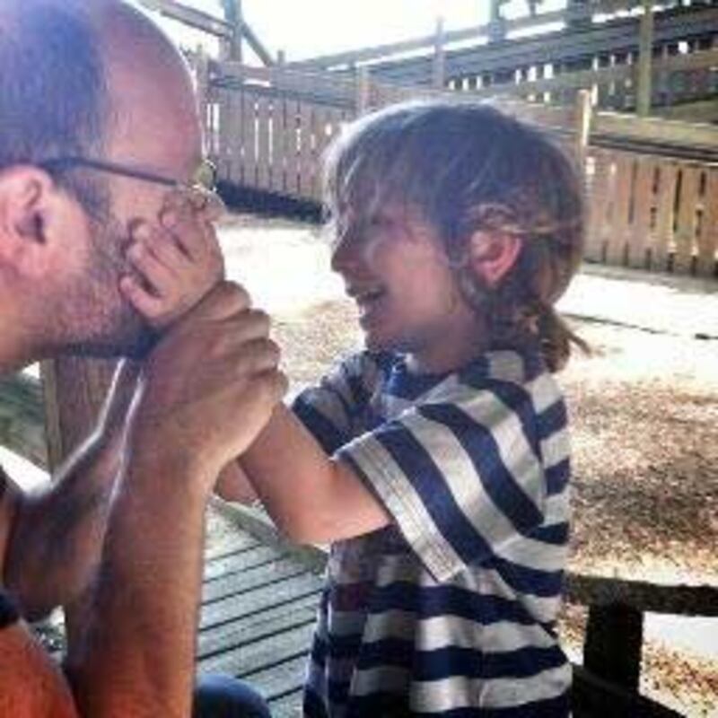 articles/2015/03/08/why-amazon-mom-gets-it-wrong/150307-oren-miller-daddy-blogger-embed_g3jrrm