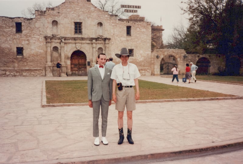 Tim Burton and Pee-wee filming "Pee-wee's Big Adventure" at the Alamo.