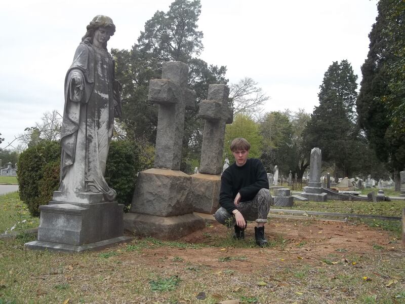 articles/2015/06/20/dylann-roof-visited-slave-plantations-confederate-landmarks-before-massacre/150620-miller-manifesto-timeline-embed3_jzivq2