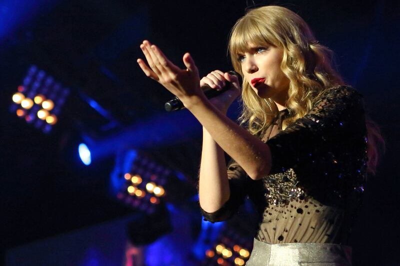 articles/2012/11/02/taylor-swift-is-badass-and-so-is-her-record-breaking-album-red/taylor-swift-badass-stern-tease_usfpqy