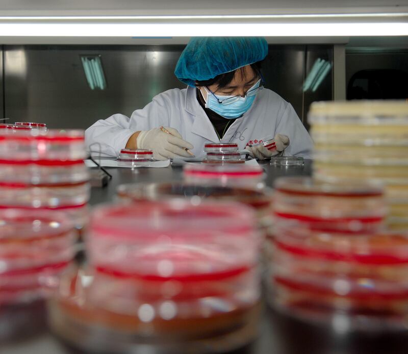 articles/2013/03/08/why-i-m-not-worried-about-dying-from-a-superbug-and-you-shouldn-t-be-either/130307-superbug-hospitals-sepkowitz-box_vrieev