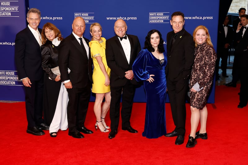 (L-R) Tim Daly, Robin Bronk, Michael Chiklis, Emily Glassman, Dean Norris, Alex Borstein, Jason Isaacs and guest attend the 2025 White House Correspondents' Association Dinner at Washington Hilton on April 26, 2025 in Washington, DC.