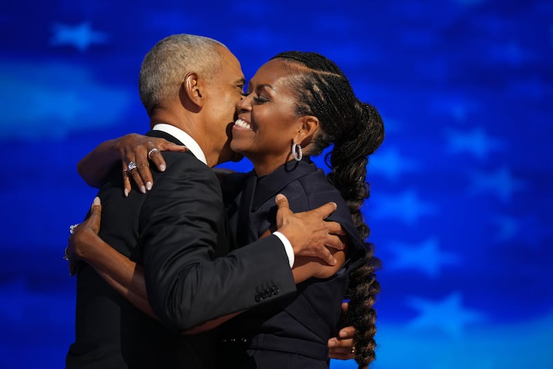Barack Obama (L) and Michelle Obama (R)