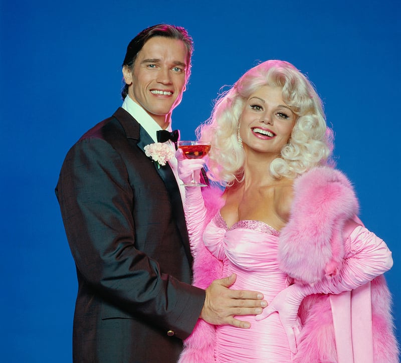 (Original Caption) Hollywood: Loni Anderson and Arnold Schwarzenegger star as Jayne Mansfield and her second husband, bodybuilder Mickey Hargitay in The Jayne Mansfield Story, a new CBS-TV motion picture based on the life of the actress who was a sex symbol of the late 50's-60's. Her life ended in a tragic automobile accident in 1967. The show will be televised nationally October 29.