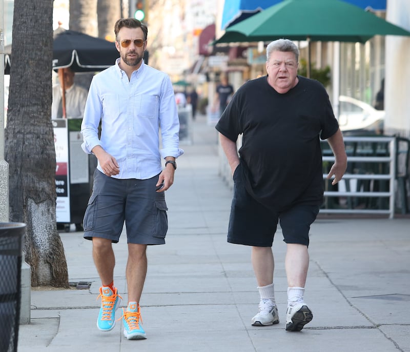 Jason Sudeikis (L) and his uncle George Wendt in 2014.