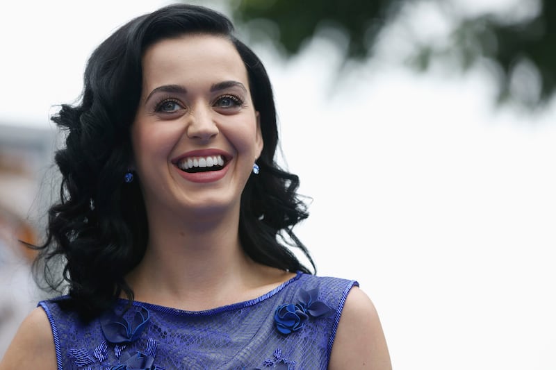 articles/2013/10/22/prism-review-katy-perry-perfects-the-pop-blockbuster/131021-fallon-perry-album-tease_ldosr5