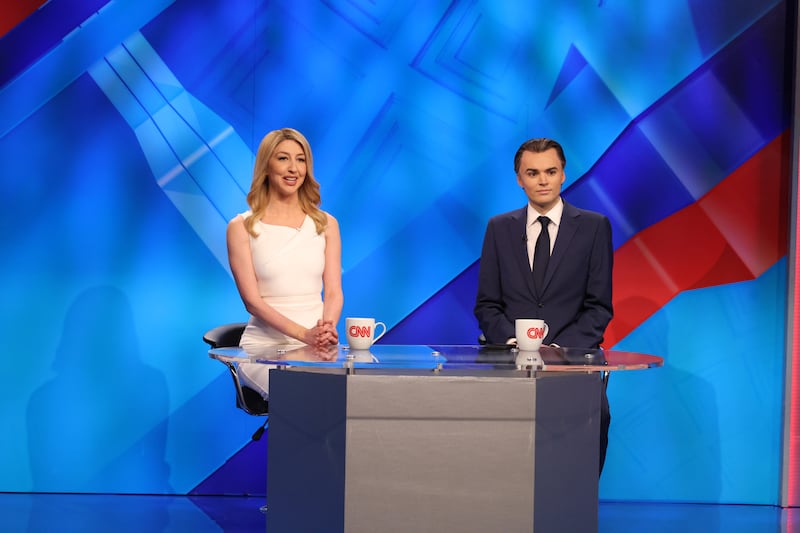 Heidi Gardner as Dana Bash and Michael Longfellow as Gov. Gavin Newsom during the "Inside Politics" Cold Open in Season 49.