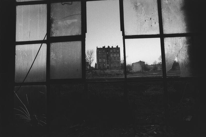 articles/2014/01/22/david-lynch-goes-from-film-to-photos-with-the-factory-photographs/140121-lynch-embed3_zweicq