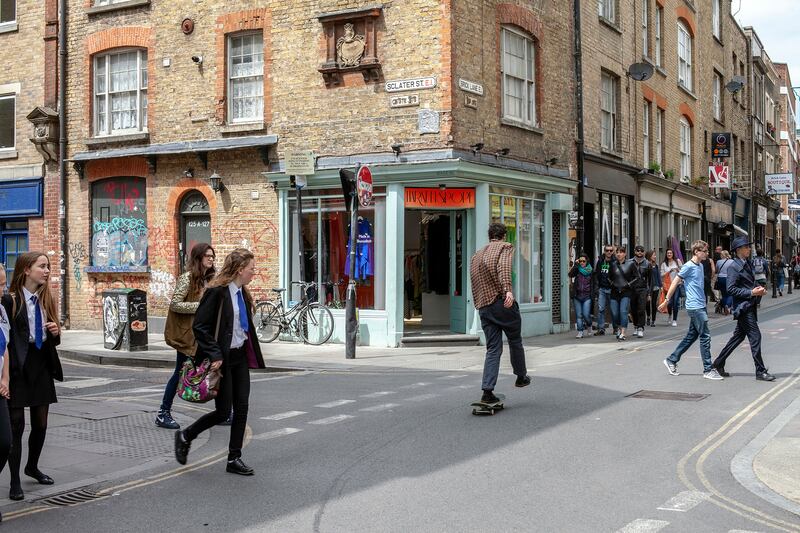 220915-london-shopping-shoreditch_ylfokd