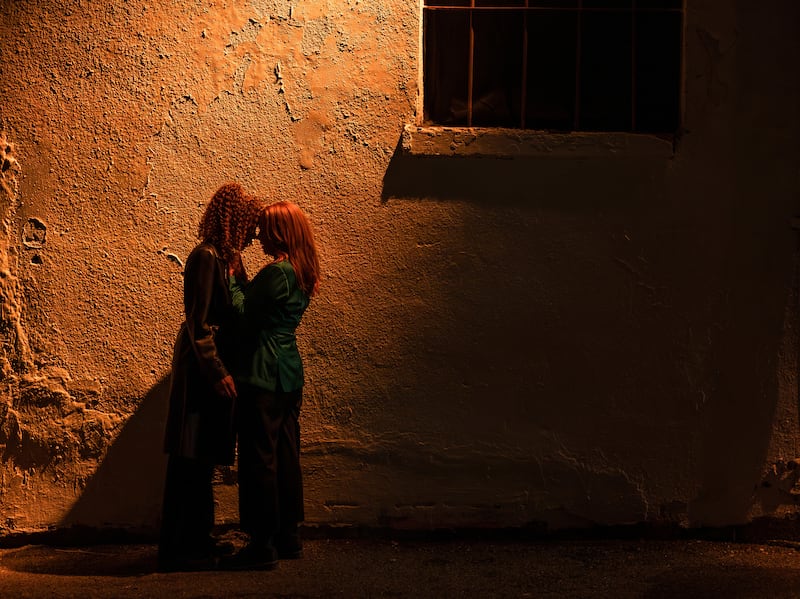 Tawny Cypress as Taissa and Lauren Ambrose as Van