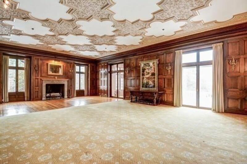 191211-mcnearney-omg-i-want-this-house-lancaster-ma-05_qbseyv