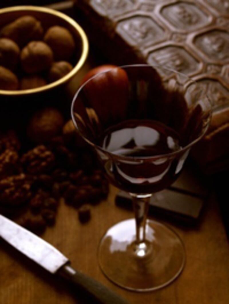 articles/2011/02/11/valentines-day-wine-and-chocolate-pairings/snooth-wine-and-chocolate---dark_phsgnh