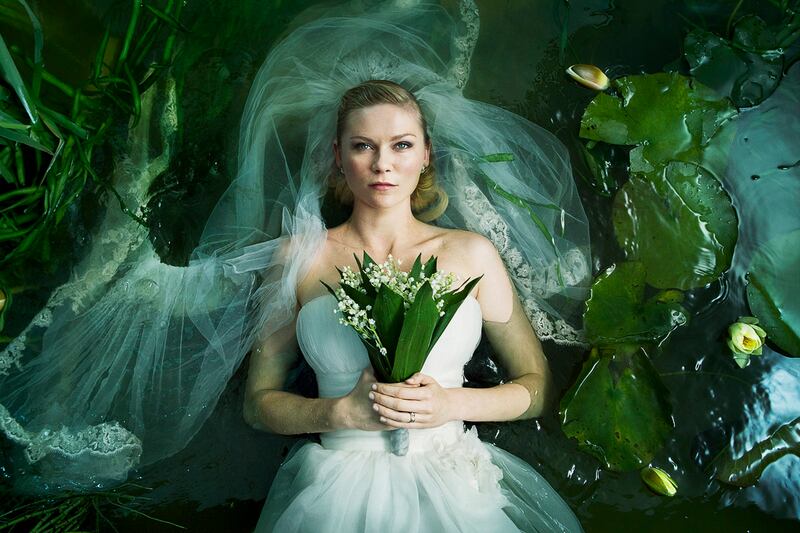 articles/2011/11/11/kirsten-dunst-on-melancholia-and-lars-von-trier/kirsten-dunst-melancholia-rushfield_q9hti9