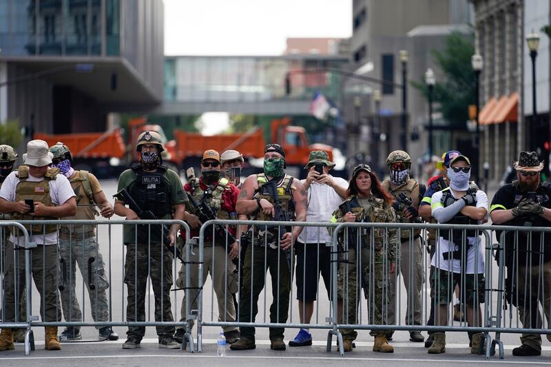 2020-07-25T163539Z_593388789_RC2G0I98GYQ7_RTRMADP_3_GLOBAL-RACE-PROTESTS-LOUISVILLE_zdg68b
