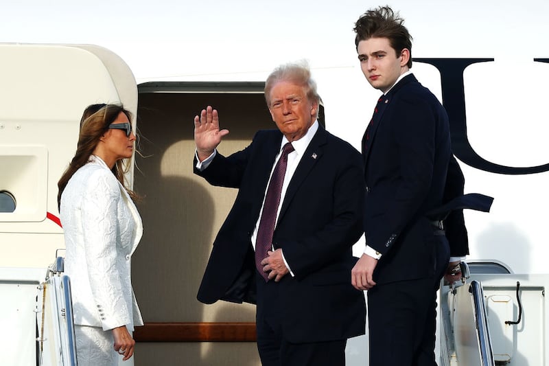 WEST PALM BEACH, FLORIDA - JANUARY 18: U.S. President-elect Donald Trump, Melania Trump and their son Barron board a U.S. Air Force aircraft en route to Dulles, Virginia on January 18, 2025 in West Palm Beach, Florida. Trump and Vice President-elect former Sen. JD Vance (R-OH) will be sworn in on January 20. (Photo by Michael M. Santiago/Getty Images)