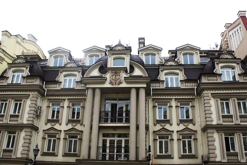 articles/2016/09/04/the-oligarch-ghost-town-of-kiev/160903-O-Connor-Ghost-Town-of-Kiev-embed_pbcze8