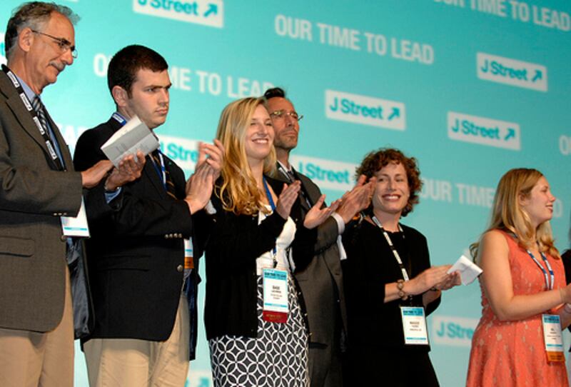 articles/2013/09/30/what-s-different-at-j-street-this-year/j-street-opening-plenary-openz_zb8ijw