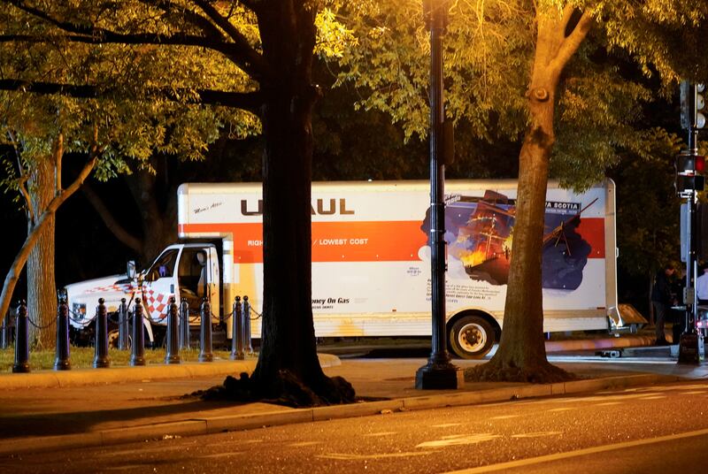 2023-05-23T045743Z_386555146_RC2441A5FLCV_RTRMADP_3_USA-WHITEHOUSE-CRASH_taskov