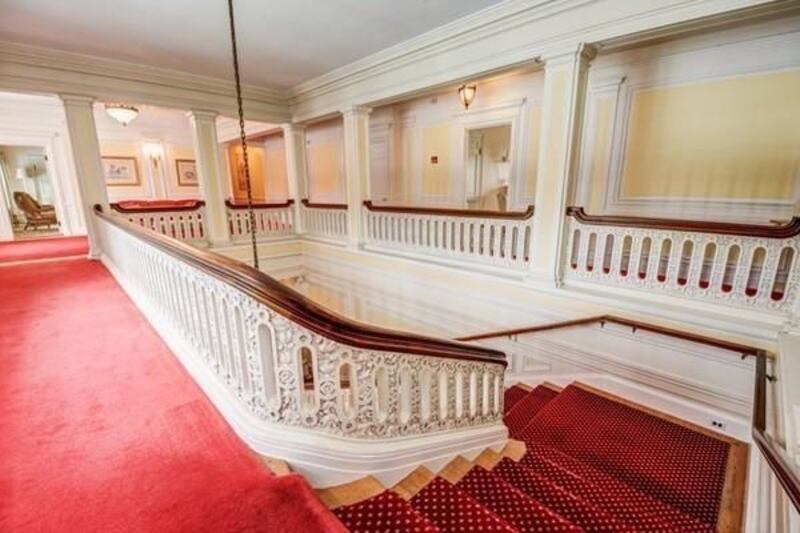 191211-mcnearney-omg-i-want-this-house-lancaster-ma-07_vc3dhc