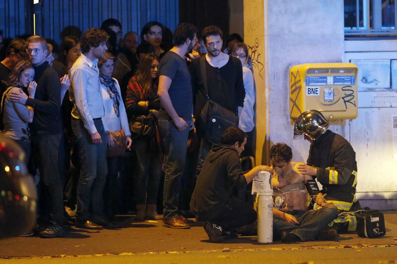 galleries/2015/11/13/paris-attacks-photos/151113-paris-attack12_dljnjv