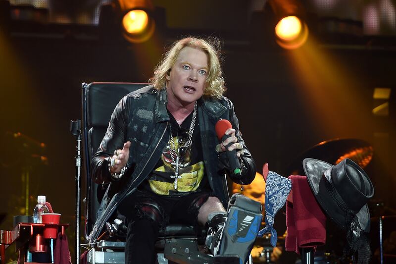galleries/2016/06/08/axl-rose-wants-unflattering-pics-removed/160608-axel-rose2_yfenk5
