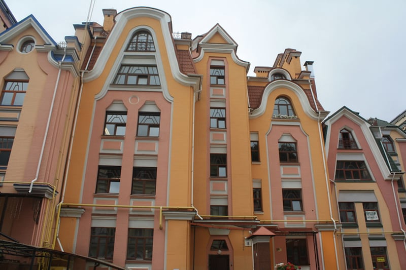 articles/2016/09/04/the-oligarch-ghost-town-of-kiev/160903-O-Connor-Ghost-Town-of-Kiev-embed3_h9m0xp