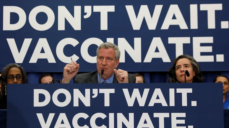 photo of new york city mayor bill deblasio de blasio speaking in news conference measles public health emergency brooklyn williamsburg orthodox jewish anti vaxxer antivaxxer measles parties party oxiris barbot