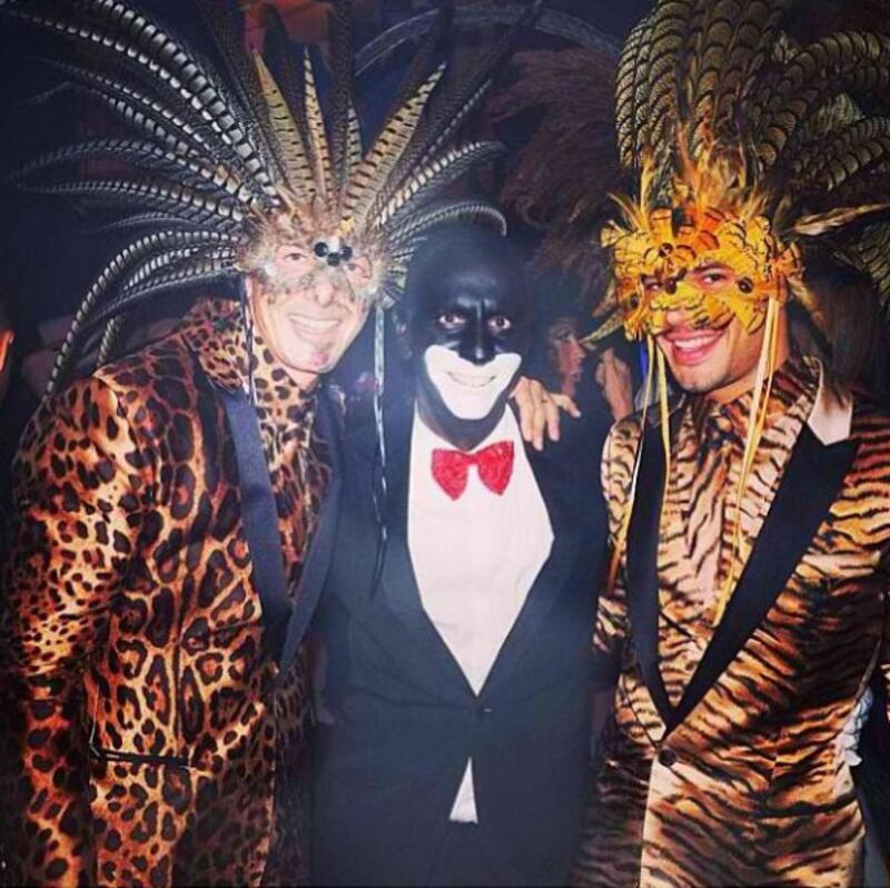 galleries/2013/10/31/most-controversial-celebrity-costumes-photos/controversial-celeb-costumes-disco-africa-party2_do7h0o