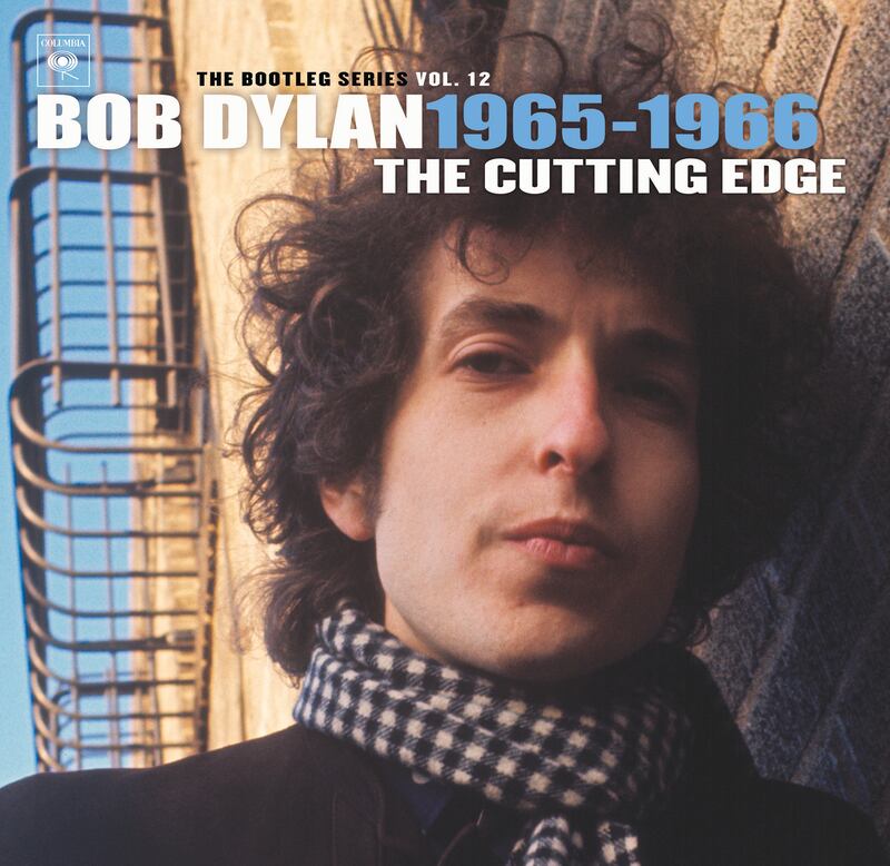 articles/2015/11/02/how-bob-dylan-brought-it-all-back-home/151101-jones-dylan-bootleg-embed_byw4rm