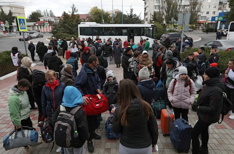 2022-10-20T143600Z_489416694_RC205X934LYY_RTRMADP_3_UKRAINE-CRISIS-KHERSON-EVACUATION-CRIMEA_xsgoep